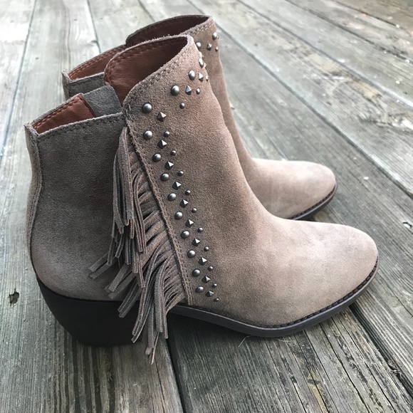 Lucky Brand Shoes - New 💞 Lucky Brand Suede Ankle Boots with Fringe